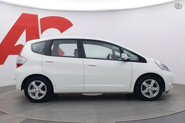 Honda Jazz 5D 1,4i Comfort i-Shift - / Lohkolämmitin / Vetokoukku / Ilmastointi / Image 6